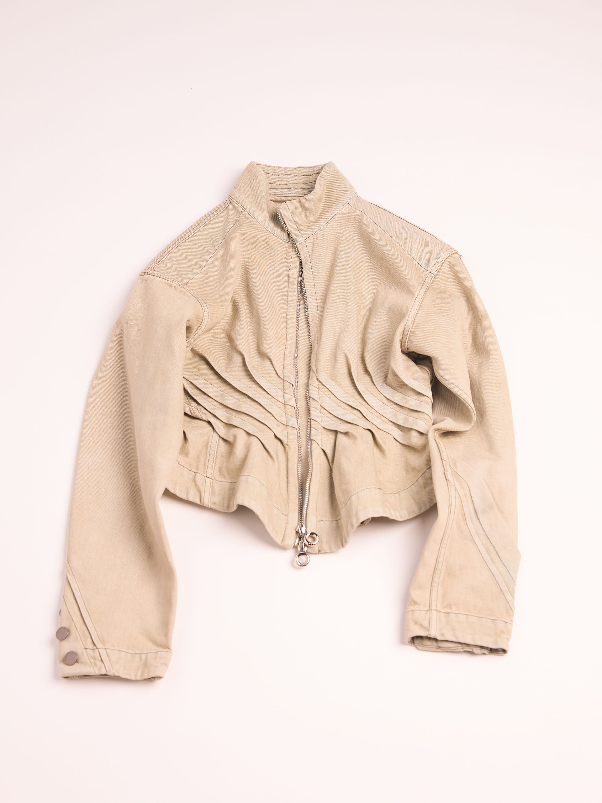 “WRING” PLEATED DENIM JACKET